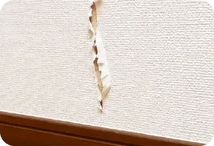 家具を動かした際に傷がついた壁紙